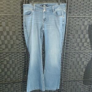 Women’s Light Blue Denim Jeans - Classic Fit